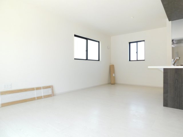 名古屋市北区北久手町の新築一戸建のその他|◇リビング◇　　明るいリビング１６．５帖　リビングが見渡せる対面キッチン♪