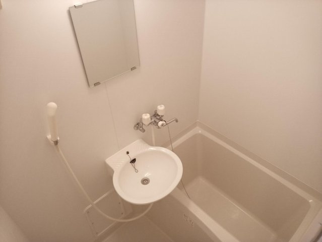 レオパレスＣｏｍｏ小山の浴室|お風呂で日々の疲れを落としましょう