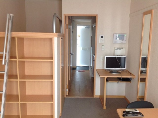 レオパレスＣｏｍｏ小山の居間・リビング|こちらのリビングで趣味の時間をお楽しみください　テレビ付き