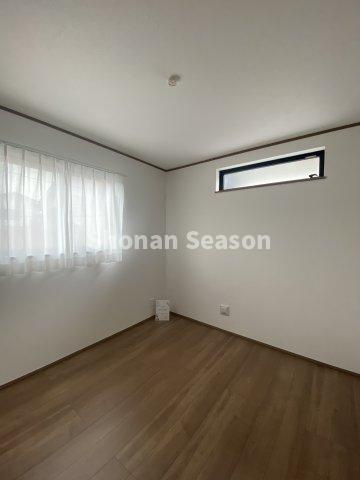 【洋室】 | ２面採光で室内には明るい光が差し込みます☆