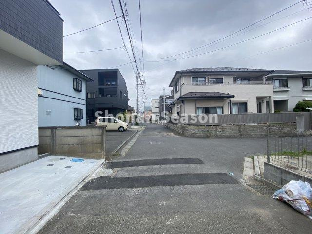 【周辺】 | 駅までは平坦な道のりで自転車も楽々♪
通勤・通学やお買い物にも便利です◎