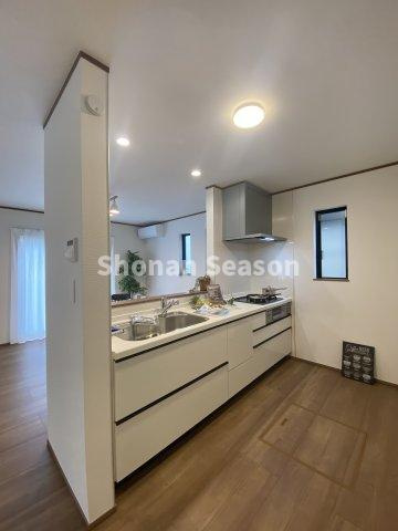 【キッチン】 | 同時調理可能な３口コンロでお料理も捗りますね♪