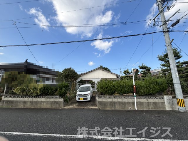 八代市田中東町中古戸建の前面道路含む現地写真