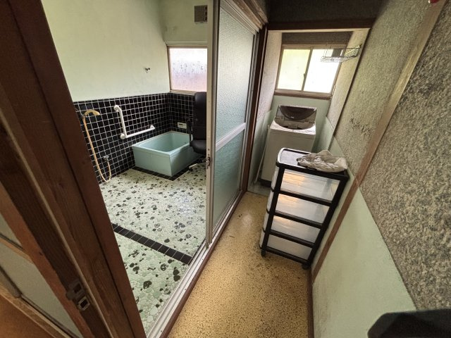 八代市田中東町中古戸建の浴室