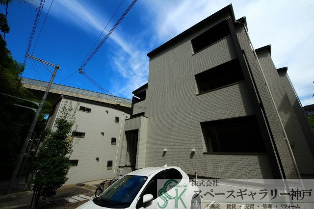 エヌエムサンカンテキャトフD棟の外観