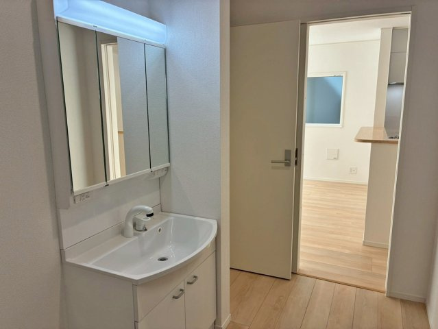 【独立洗面台】 | 沼津市沢田町第1 新築建売分譲住宅 土地＋建物 TW05840 | 沼津市沢田町2号棟　洗面化粧台 ※令和8年3月2日撮影写真