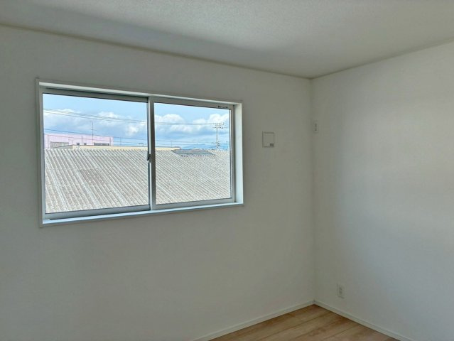 【洋室】 | 沼津市沢田町第1 新築建売分譲住宅 土地＋建物 TW05840 | 沼津市沢田町2号棟　洋室5.2帖 ※令和8年3月2日撮影写真
