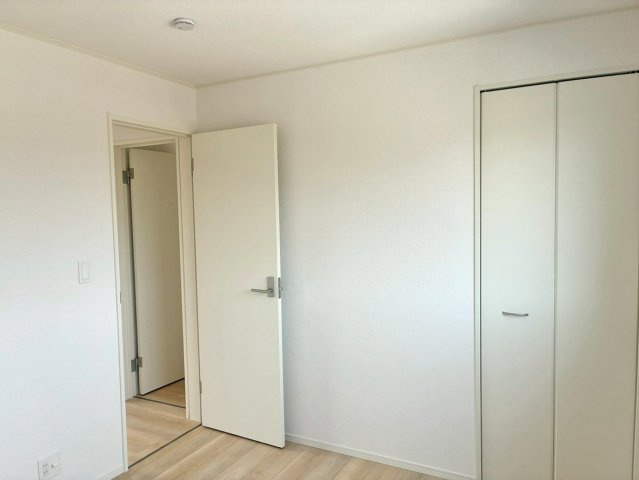 【洋室】 | 沼津市沢田町第1 新築建売分譲住宅 土地＋建物 TW05840 | 沼津市沢田町2号棟　洋室5.2帖 ※令和8年3月2日撮影写真