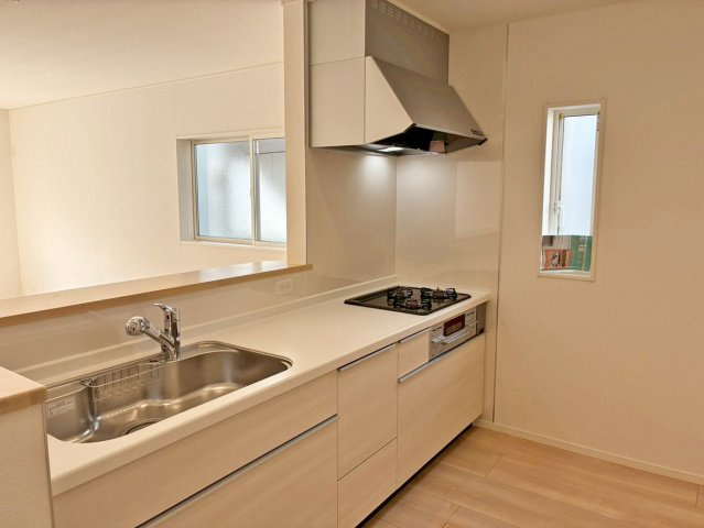 【キッチン】 | 沼津市沢田町第1 新築建売分譲住宅 土地＋建物 TW05840 | 沼津市沢田町2号棟　キッチン ※令和8年3月2日撮影写真