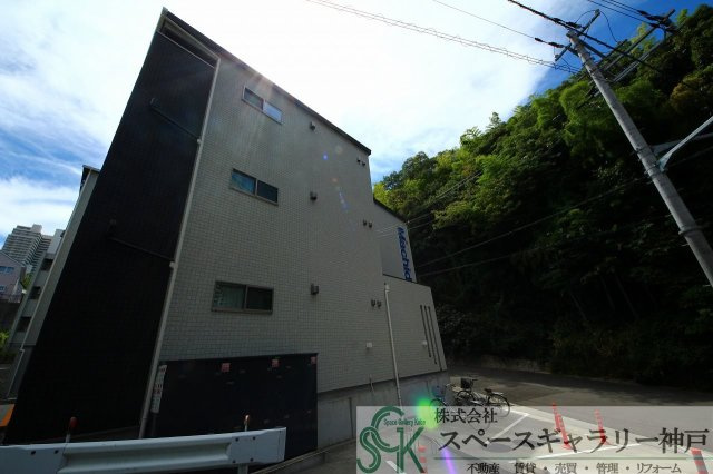 エヌエムサンカンテキャトフE棟の外観