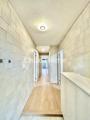 【玄関】 | リバーウエストB館 | 【玄関】玄関には大型のシューズクローゼットを設置しておりますのでいつでもスッキリりとした空間を保てます。玄関周りを清潔に使うのはとても大事なことですよね。