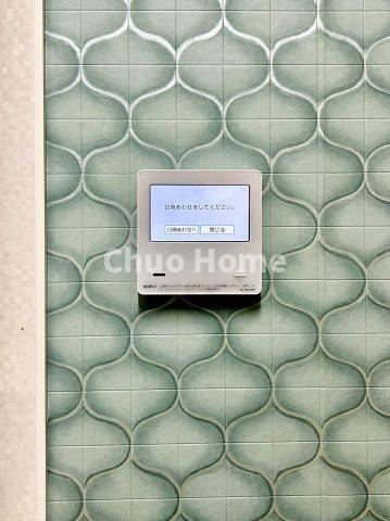 リバーウエストB館の発電・温水設備|【給湯リモコン】外での一日を忘れさせてくれるオートバス機能でお好みの湯量・温度に調整された浴槽。