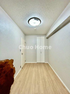 【寝室】 | リバーウエストB館 | 【寝室】心と体をゆったりと安らげる主寝室。寝室のゆとりが大きい分だけ、暮らしの安らぎは深まります。一日の疲れを癒すだけでなく、ご夫婦の親密な語らいを紡ぎ出します