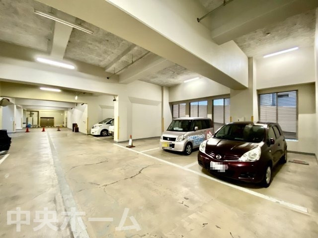 リバーウエストB館の駐車場|【敷地内駐車場】最新の空き状況や費用などの詳細は担当スタッフまでお問い合わせください。