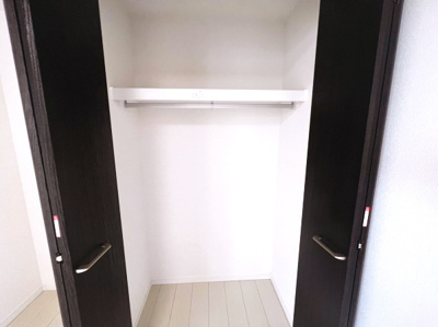 【収納】 | アーベイン南太田 | 丈の長いお洋服もかけられるクローゼット