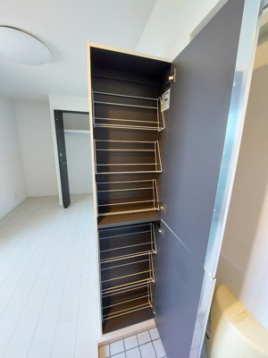 【玄関】 | アーベイン南太田 | すっきり片付くシューズボックス付