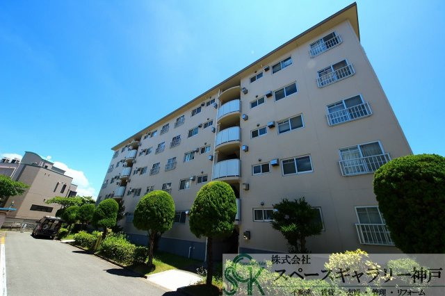 神陵台北住宅64号棟の外観