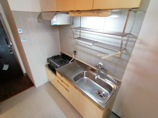 神戸市須磨区平田町５丁目の賃貸マンションのキッチン|システムキッチン（ガス２口）