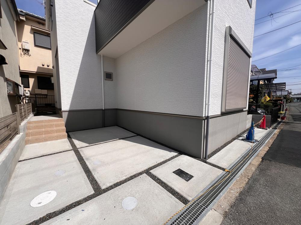 招提南町1丁目　新築一戸建ての駐車場|■物件内覧・資金計画相談・住宅ローン相談、リフォーム相談、お問合せ受付中■
※当日・翌日のご内覧、ご相談はお電話でのお問合せがスムーズです！