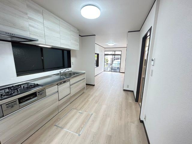 【居間・リビング】 | 高知市大津乙　リフォーム済　中古住宅 | フローリング新品