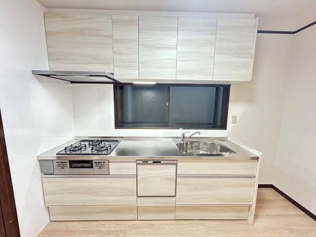 【キッチン】 | 高知市大津乙　リフォーム済　中古住宅 | システムキッチン新品　ビルトインガスコンロ＆食洗器乾燥機付き