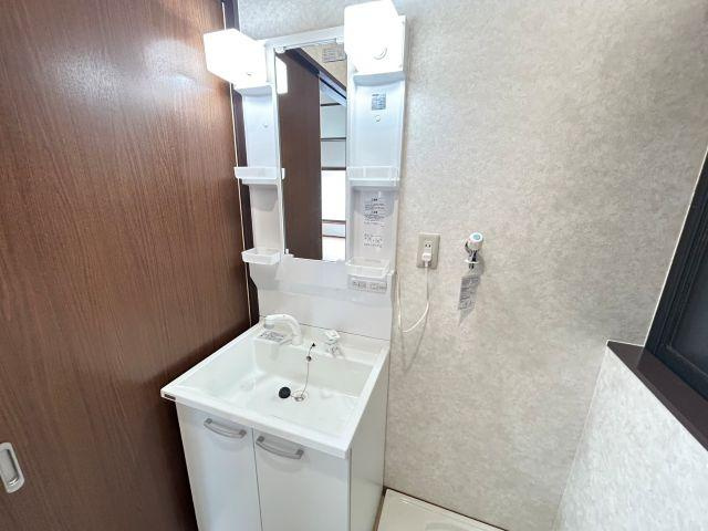 【洗面所】 | 高知市大津乙　リフォーム済　中古住宅 | シャワー洗面台新品
