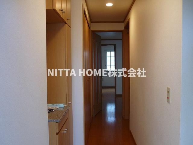 アバンツァートのその他共用部分|玄関収納も付いており便利です(#^^#)