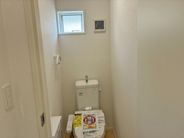 【トイレ】 | 沼津市沢田町第1 新築建売分譲住宅 土地＋建物 TW05840 | 沼津市沢田町3号棟　1Fトイレ ※令和8年3月2日撮影写真