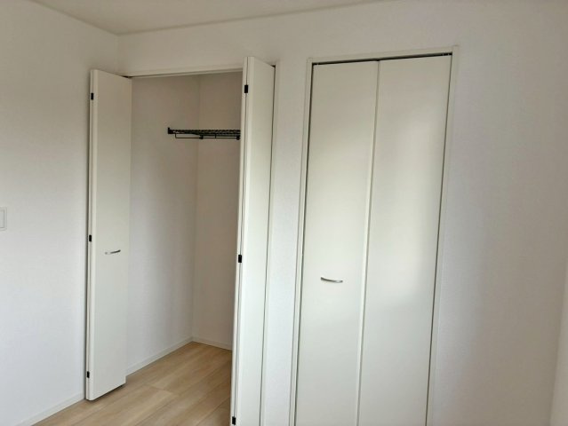 【洋室】 | 沼津市沢田町第1 新築建売分譲住宅 土地＋建物 TW05840 | 沼津市沢田町3号棟　洋室4.5帖(北側) ※令和8年3月2日撮影写真