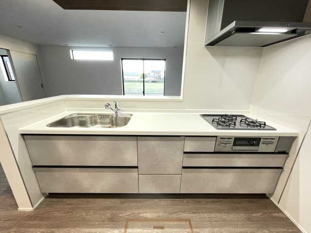 新築戸建・建売　大泉市寄木戸7期　GRAFARE　全5棟のキッチン|収納力と使いやすさを兼ね備えた、機能的なシステムキッチンです！