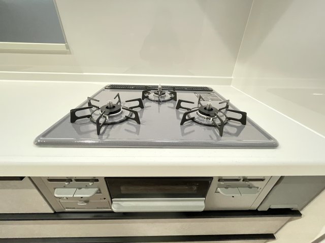 新築戸建・建売　大泉市寄木戸7期　GRAFARE　全5棟の構造・工法・仕様|汚れが拭き取りやすい天板で、毎日のお手入れも簡単なトッププレートです。