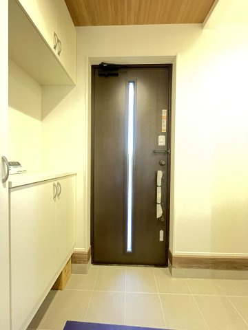 新築戸建・建売　大泉市寄木戸7期　GRAFARE　全5棟の玄関|玄関収納付きなので玄関がすっきりした状態を保てます！