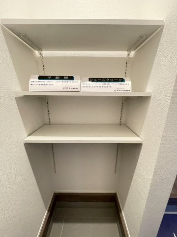 新築戸建・建売　大泉市寄木戸7期　GRAFARE　全5棟の収納|可動棚付きなので物の大きさによって高さを変えられるので便利！