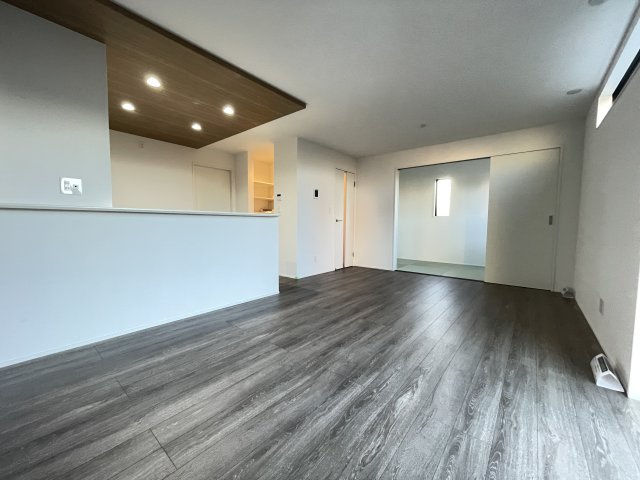 新築戸建・建売　大泉市寄木戸7期　GRAFARE　全5棟の居間・リビング|実際にご内覧いただき生活イメージを膨らませてみませんか！