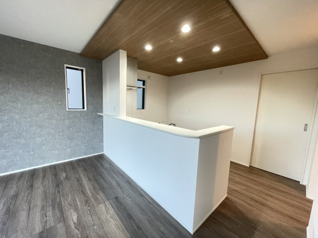 新築戸建・建売　大泉市寄木戸7期　GRAFARE　全5棟のキッチン|カウンター越しに会話が弾む、家族とのつながりを感じられる対面キッチンです！