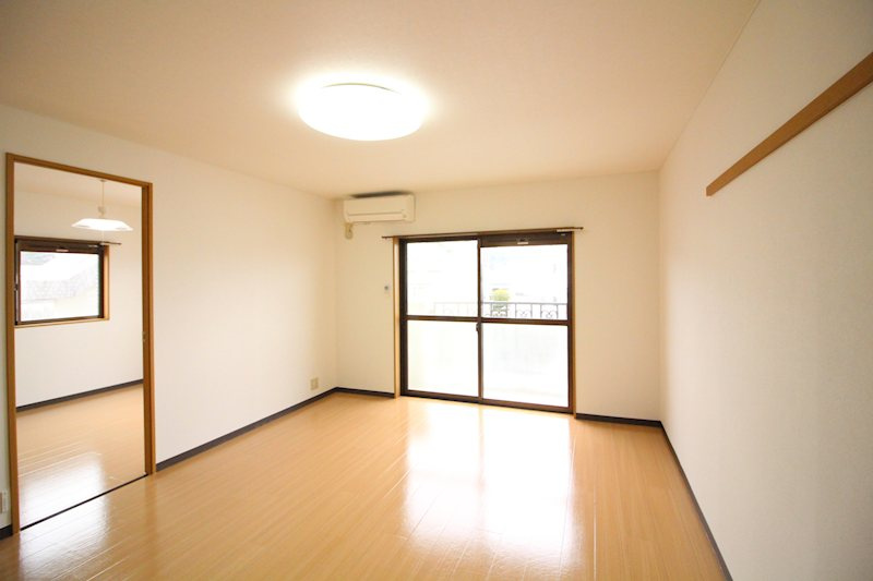 メゾンＤｅｎｂｅｉ　αの居間・リビング