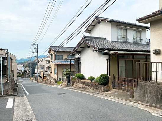 【前面道路含む現地写真】