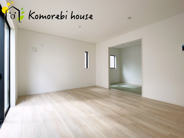 上尾市大谷本郷　第7　新築一戸建て　クレイドルガーデン　04の居間・リビング|ゆったりとした居間です