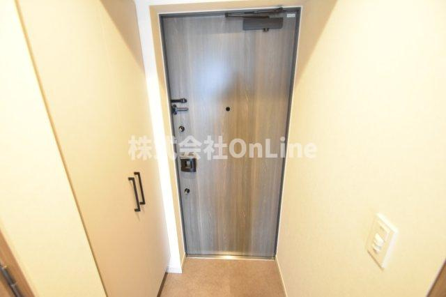 東大阪市長田西４丁目の賃貸マンションの玄関