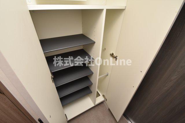 東大阪市長田西４丁目の賃貸マンションの収納