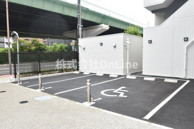 東大阪市長田西４丁目の賃貸マンションの駐車場