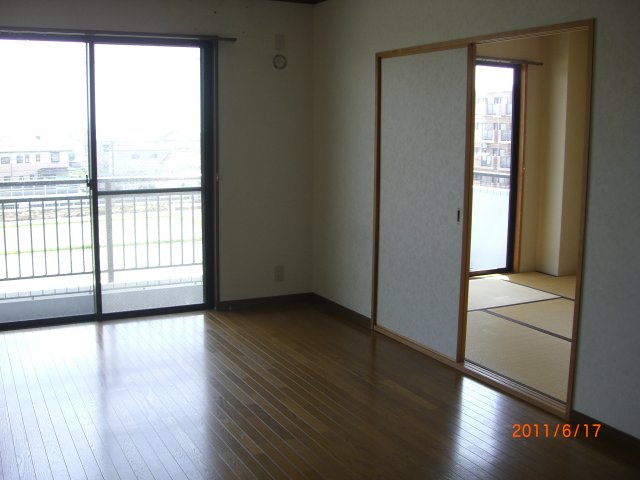 ジュネス住吉の洋室