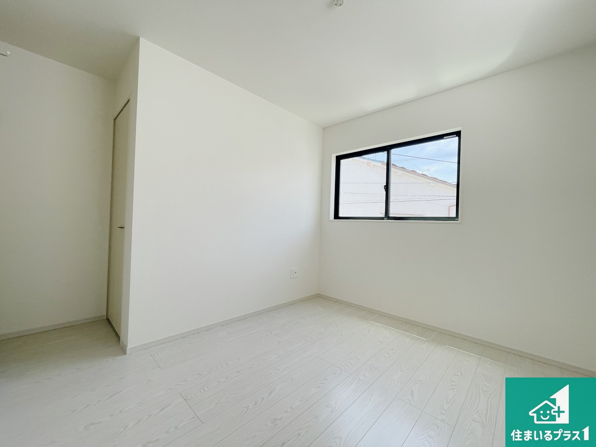 門真市舟田町　第2期　新築一戸建ての洋室|シンプルな洋室は、自分好みのインテリアが楽しめます♪ご家族とインテリアや家具を選びに行くのは新築購入時の醍醐味の一つです。ぜひお楽しみください♪