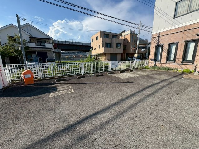 石原ビルの駐車場