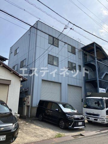 勇建ビルの外観