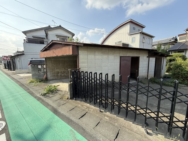 【中古戸建】本庄市日の出の前面道路含む現地写真|■外観
詳しい資料などはご気軽にお問い合わせください♪