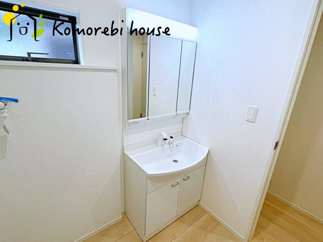 上尾市大谷本郷　第7　新築一戸建て　クレイドルガーデン　05の独立洗面台|撮影：10/09
