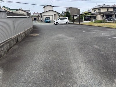 サンハウスの駐車場