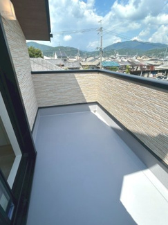 【バルコニー】 | 右京区嵯峨中又町 | ワイドバルコニー！お布団や洗濯物もなどたくさん干せますね♪