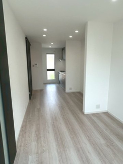 【居間・リビング】 | 右京区嵯峨中又町 | ダウンライトで空間スッキリ！